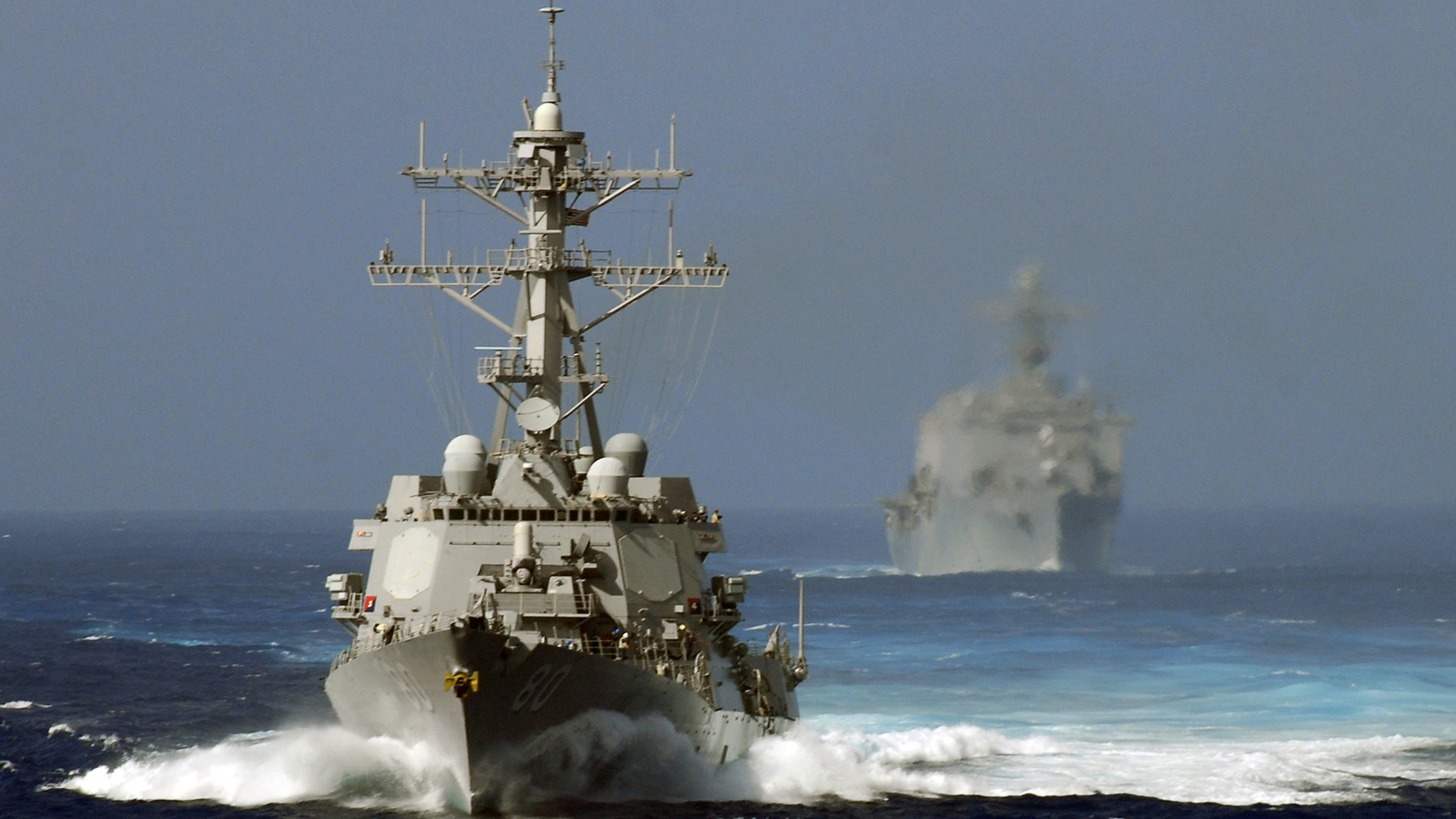 OE-120 electronically scanned IFF antenna on a US Navy ship