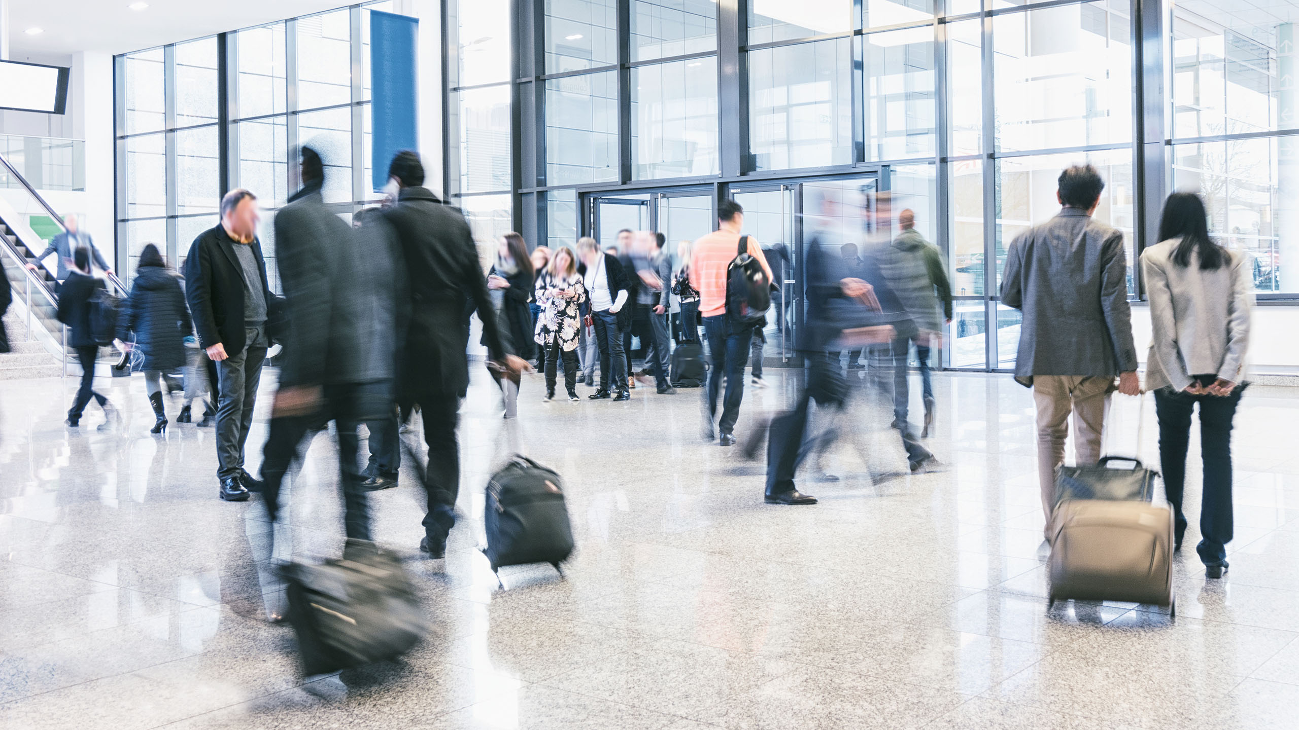 Image of a busy airport 