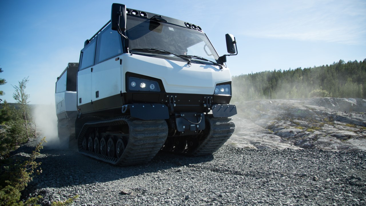 BvS10 Beowulf on land