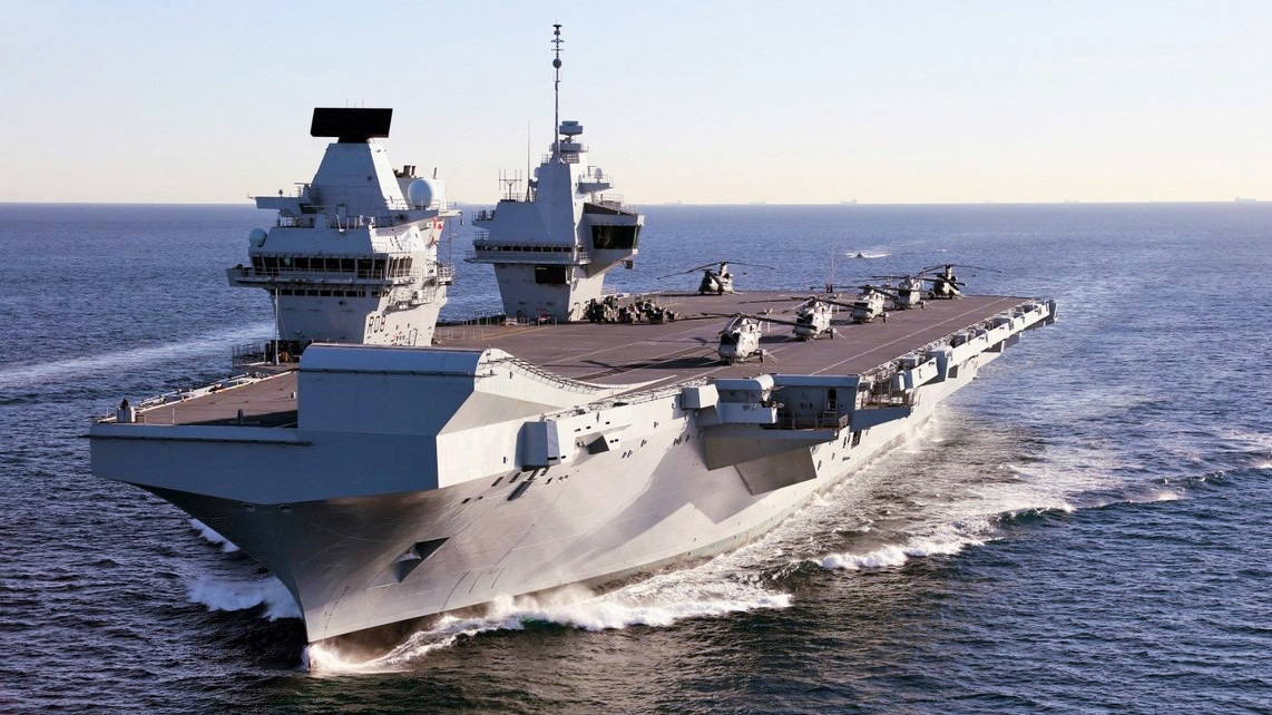 Image of HMS Queen Elizabeth at sea