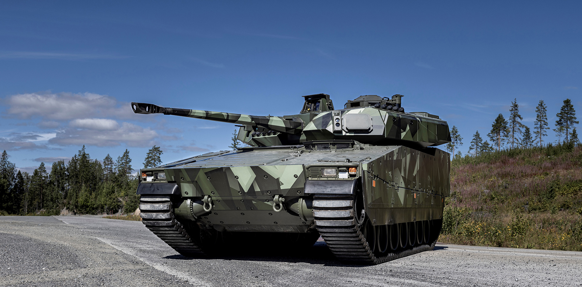 A camouflaged CV90 MkiV